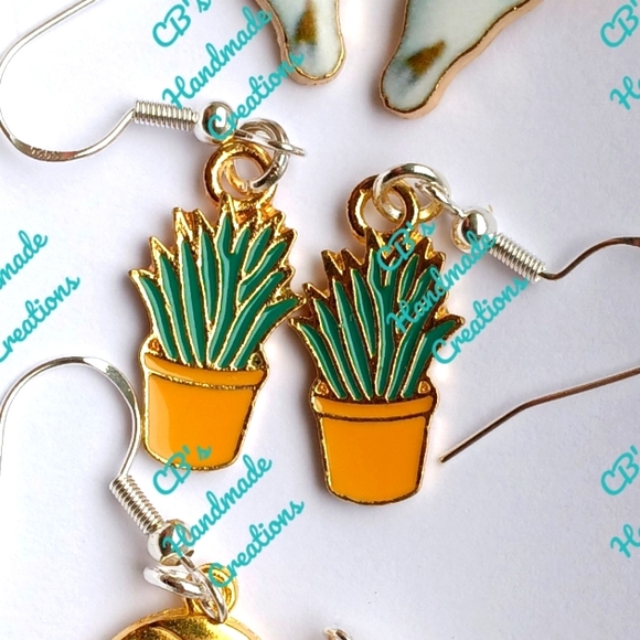 Cow Head Earring sets - Picture 3 of 4